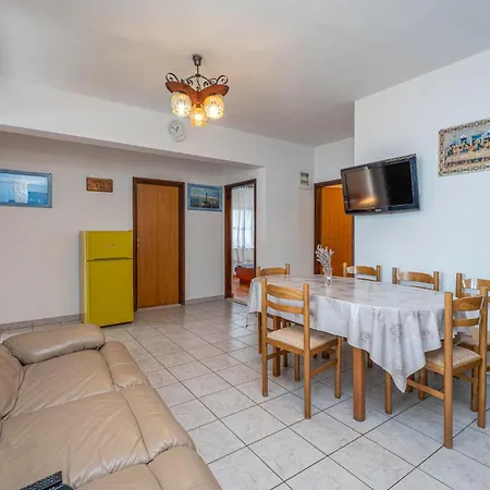 3 Bedroom Lovely In Ferienhaus *