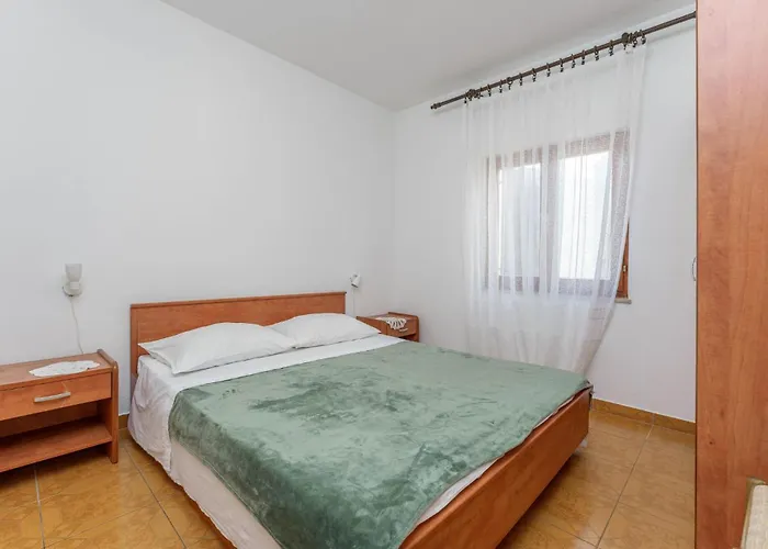 3 Bedroom Lovely In Casa de Férias Dobropoljana