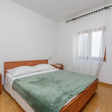 3 Bedroom Lovely In Prázdninový dům Dobropoljana