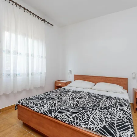 Prázdninový dům 3 Bedroom Lovely In Dobropoljana