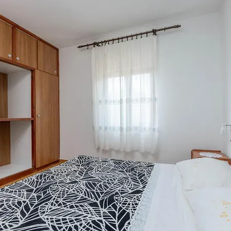 3 Bedroom Lovely In Dobropoljana