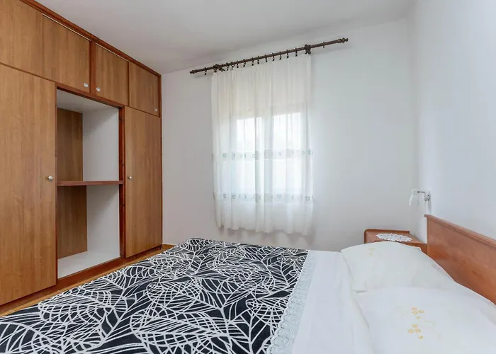 3 Bedroom Lovely In Dobropoljana