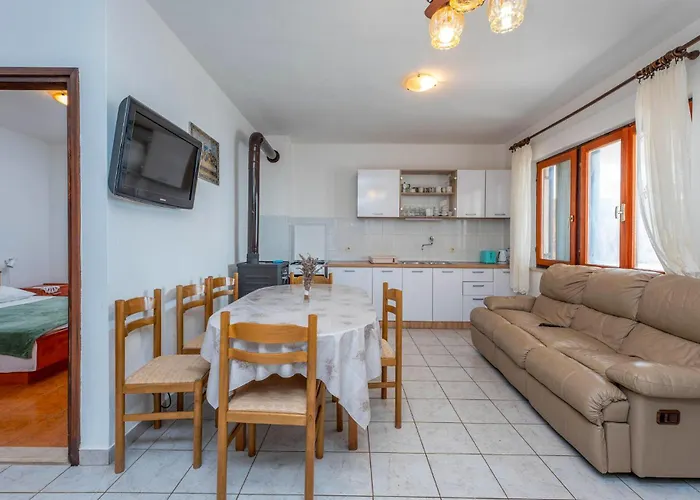 بيت للعطل 3 Bedroom Lovely In